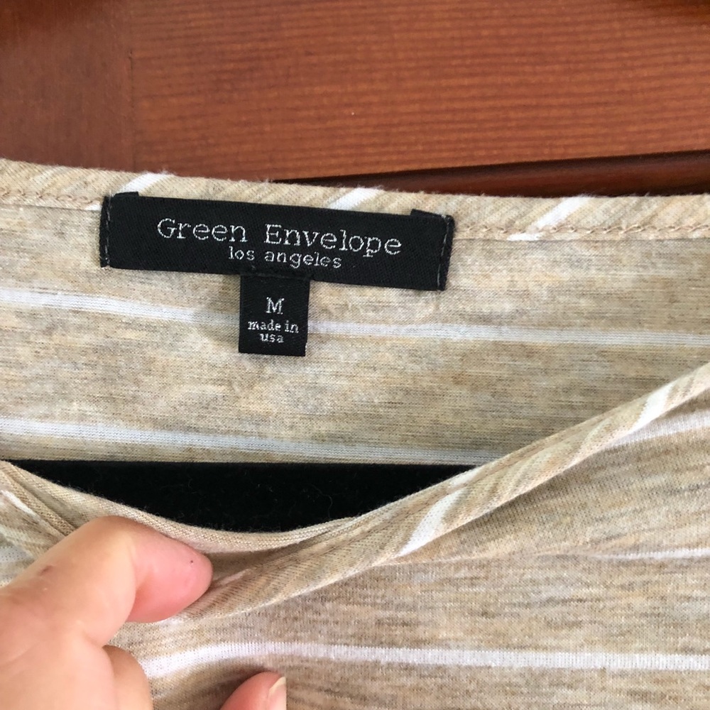 Simple striped tee size medium - Picture 2 of 2